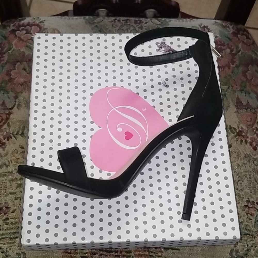 Fashion Nova heels - Picture 2 of 2